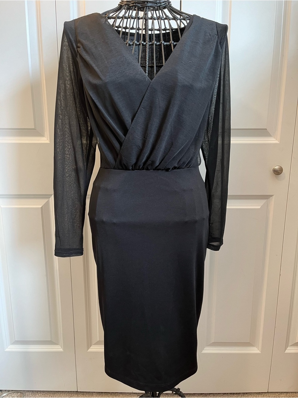 H&M Black Long-Sleeve V-Neck Dress